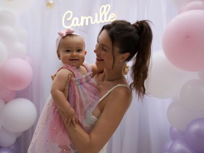 Modelo Júlia Pereira celebra 1º ano da filha caçula em festa intimista