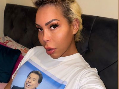 Influenciadora afirma que pijama com rosto de Silvio Santos já causou ciúmes em relacionamento