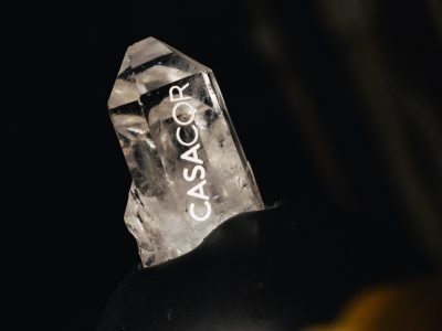 Ana Ferrari brilha como artista convidada da Casa Cor Milão 2025